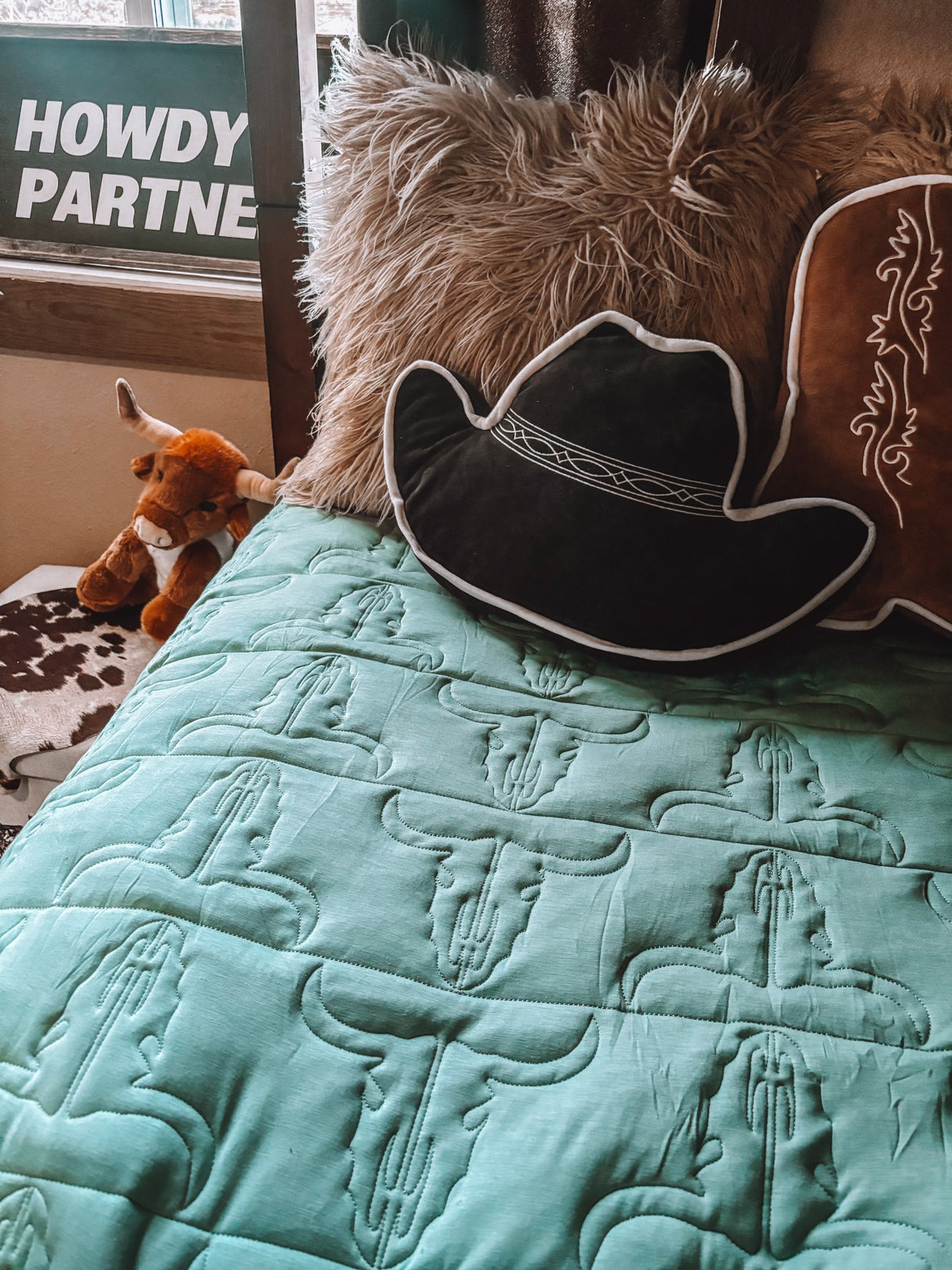 Turquoise Steer Head Bamboo Quilted Blanket