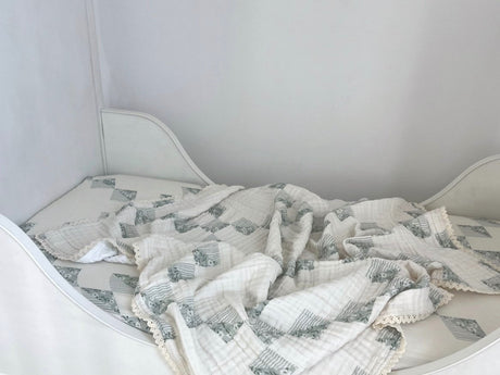 Farmhouse Quilt 6 Layer Gauze Blanket